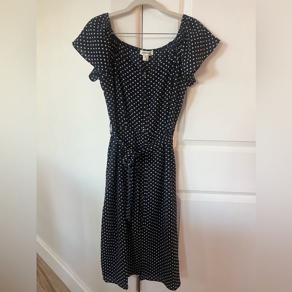 Monteau Dresses & Skirts - Monteau navy blue polkadot Midi dress